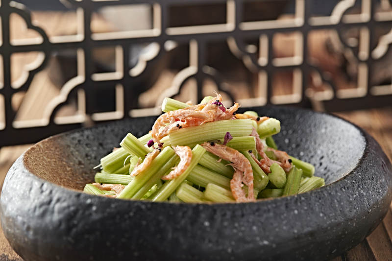 凉拌西芹樱花虾干图片