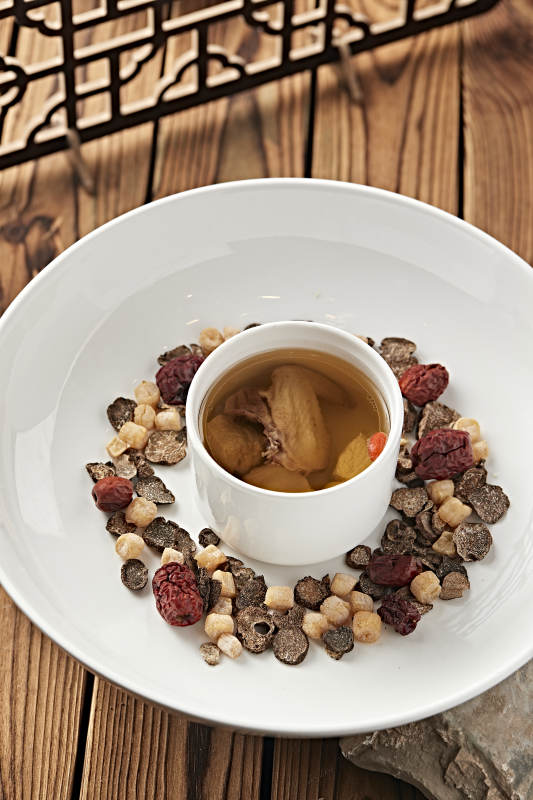 天麻枸杞红枣当归炖老鸡汤图片