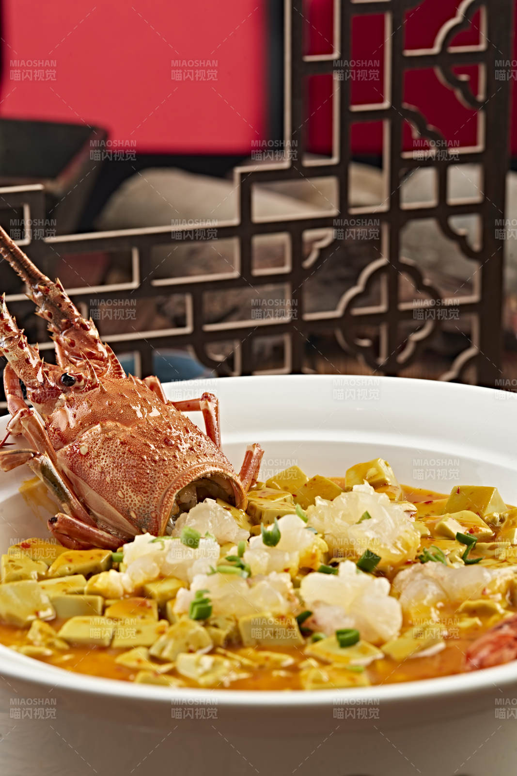 咖喱汁炖澳洲龙虾配鸡蛋豆腐图片