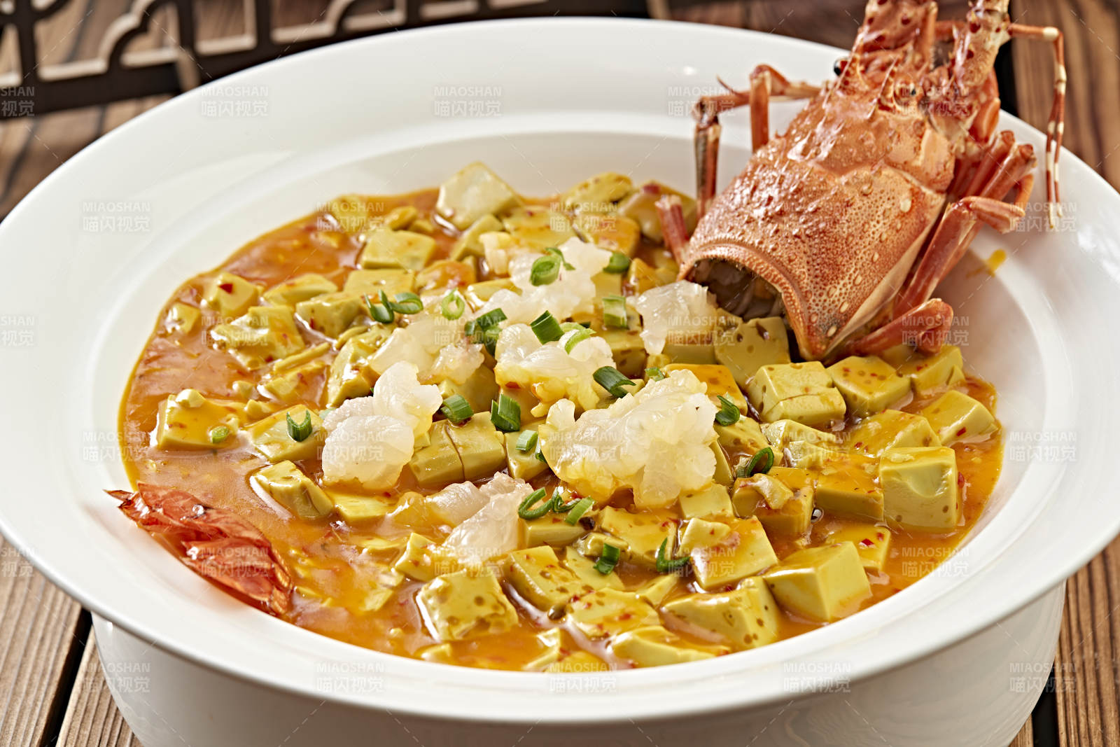 咖喱汁炖澳洲龙虾配鸡蛋豆腐图片