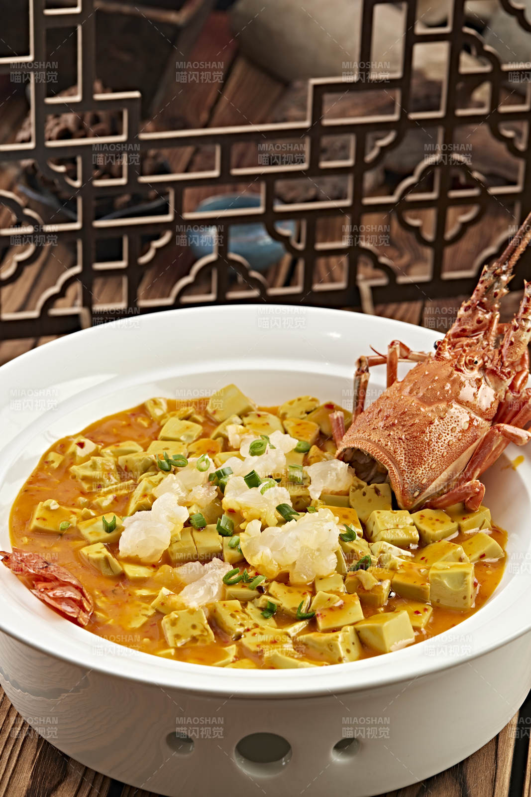 咖喱汁炖澳洲龙虾配鸡蛋豆腐图片