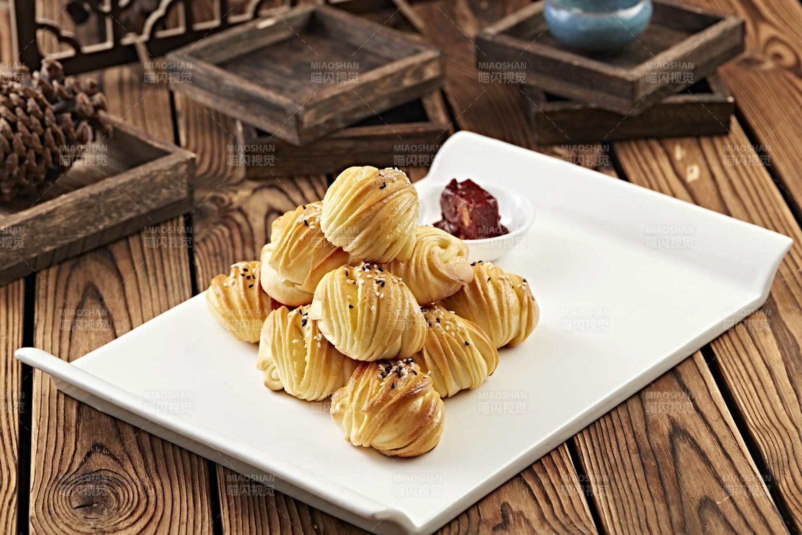 烘烤麻油小花卷图片