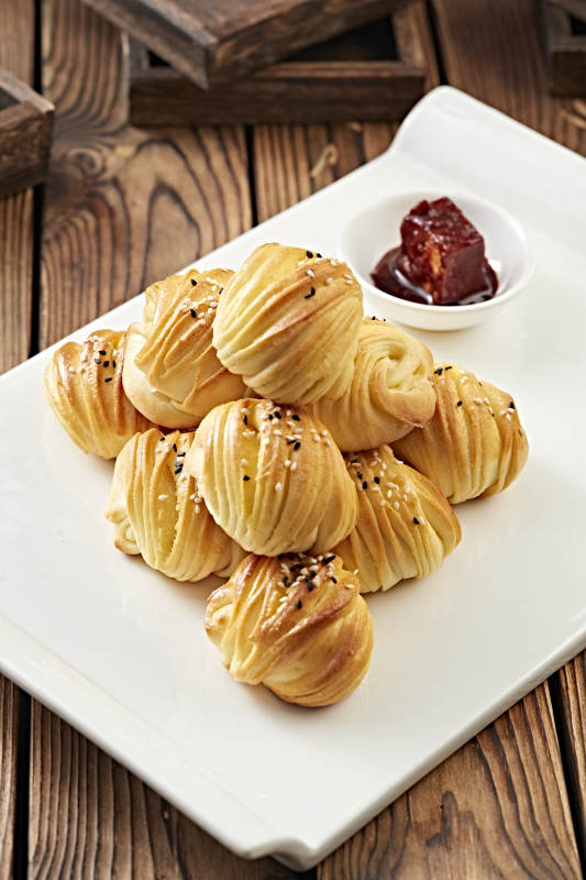 烘烤麻油小花卷图片