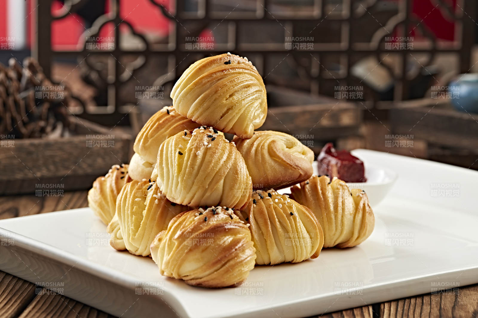 烘烤麻油小花卷图片