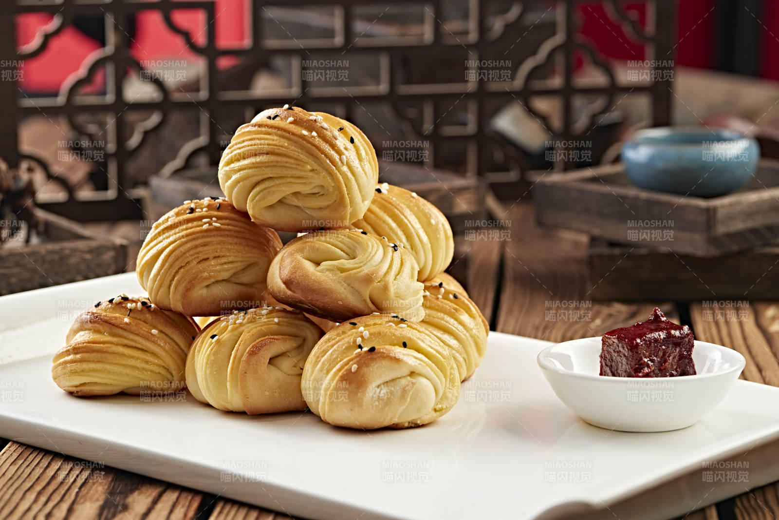 烘烤麻油小花卷图片