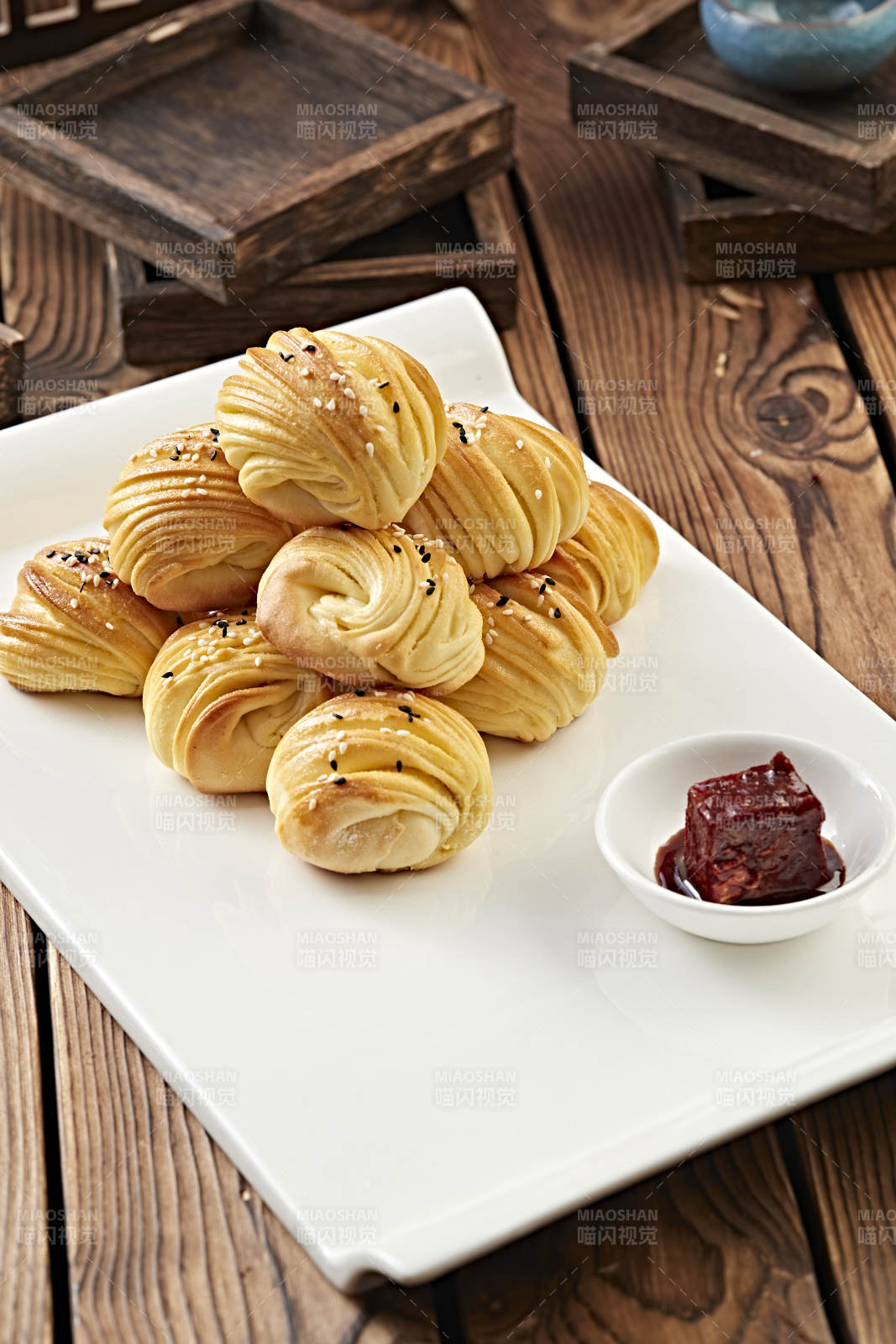 烘烤麻油小花卷图片