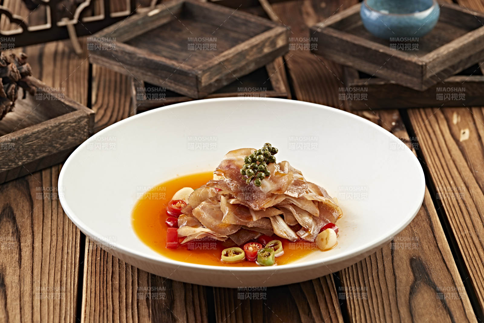 红油香辣压猪耳脆切片图片