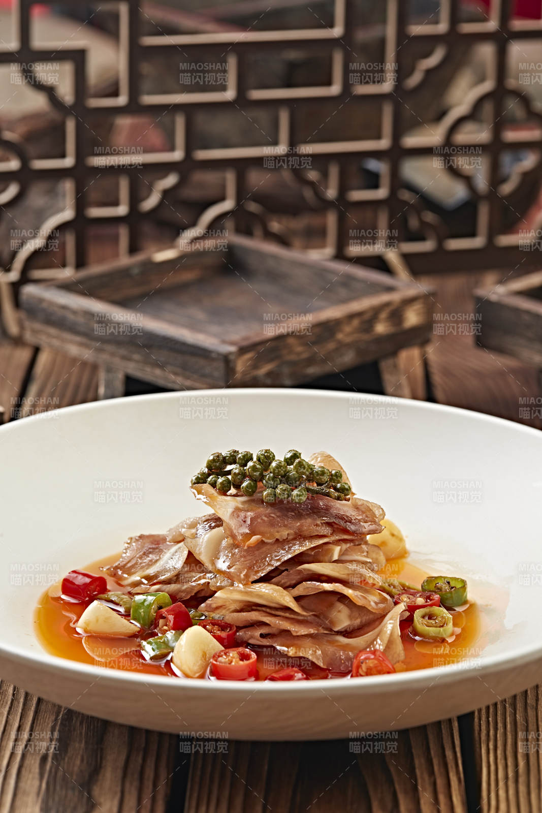 红油香辣压猪耳脆切片图片