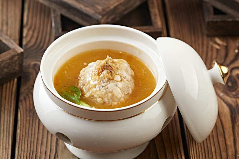 位菜浓鸡汤炖葵花大斩肉狮子头图片