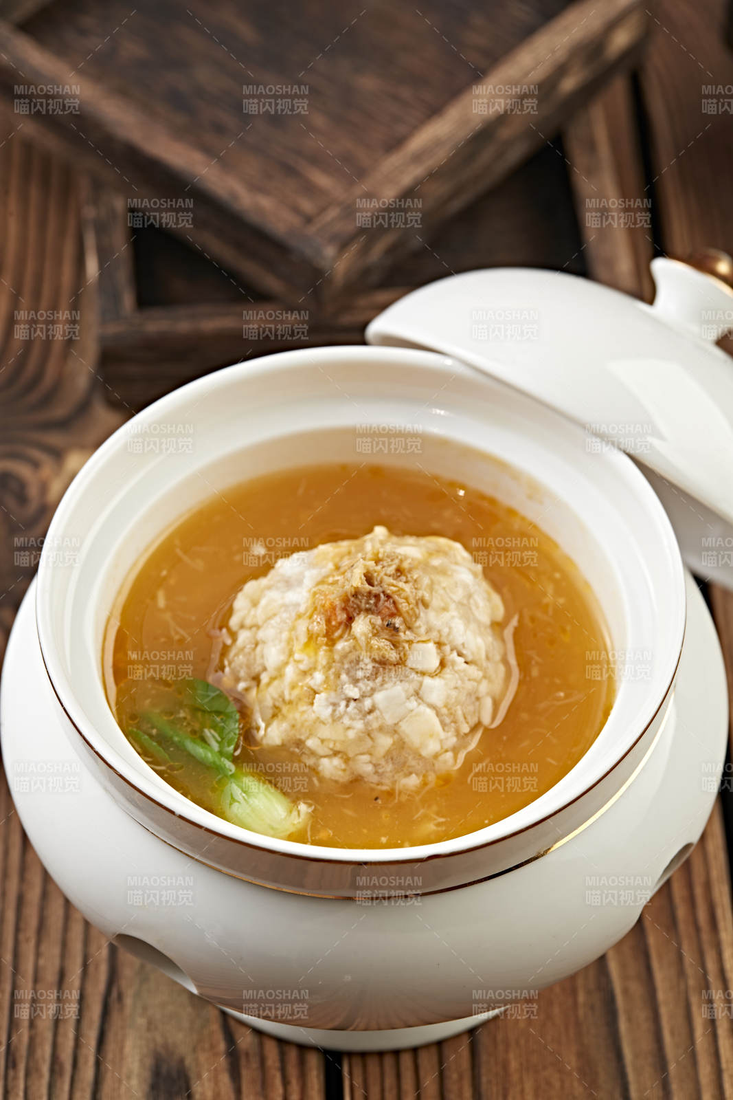 位菜浓鸡汤炖葵花大斩肉狮子头图片