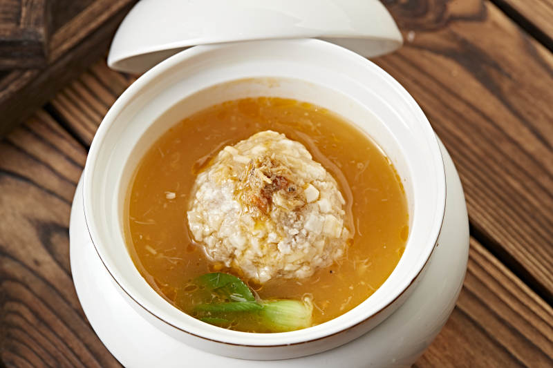 位菜浓鸡汤炖葵花大斩肉狮子头图片