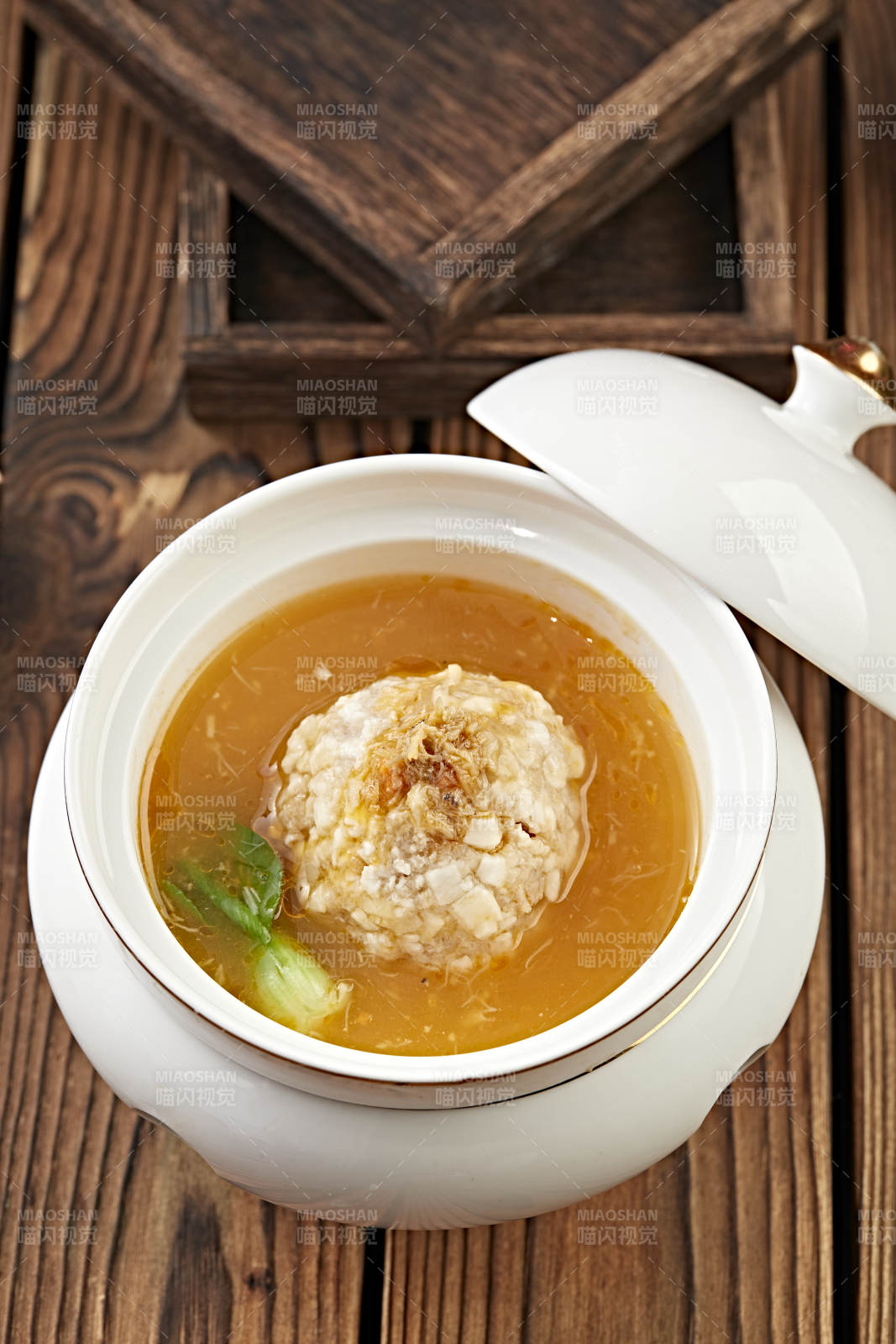 位菜浓鸡汤炖葵花大斩肉狮子头图片