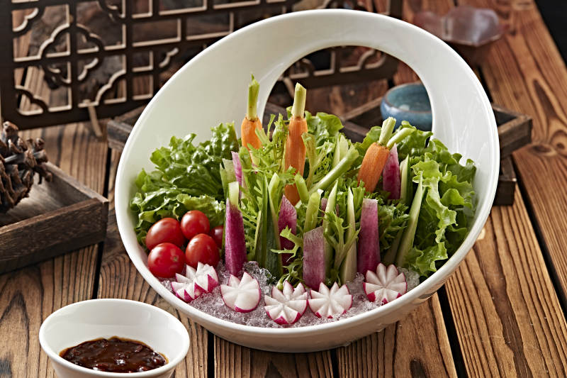 东北农家蘸酱菜拼盘图片