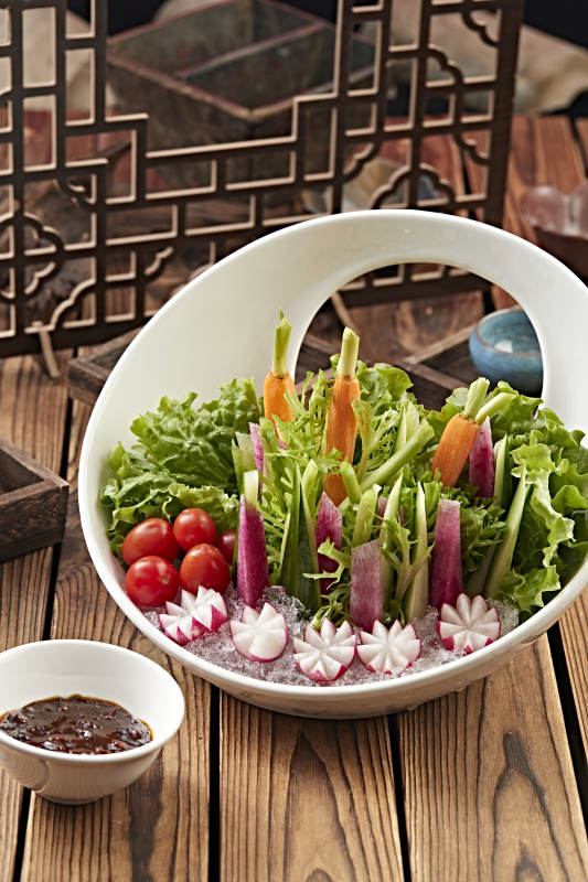 东北农家蘸酱菜拼盘图片