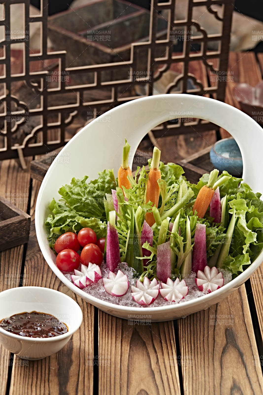 东北农家蘸酱菜拼盘图片