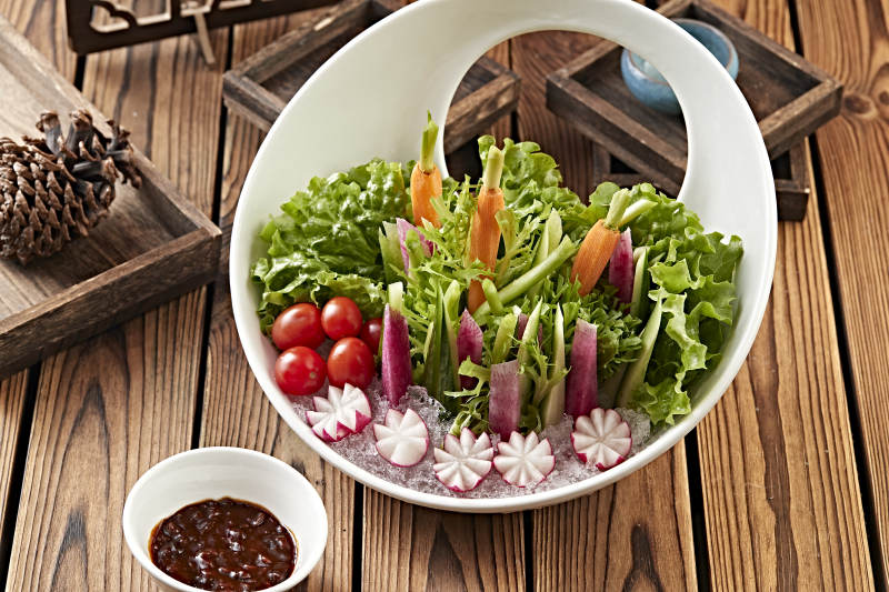 东北农家蘸酱菜拼盘图片