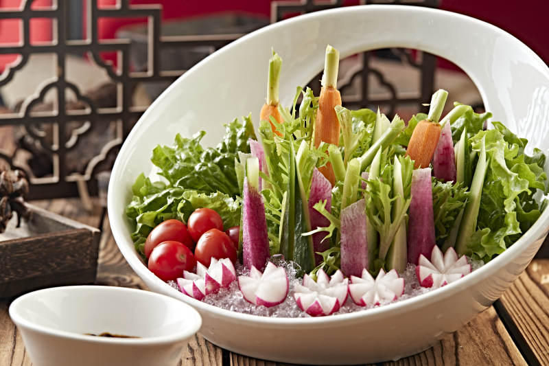 东北农家蘸酱菜拼盘图片