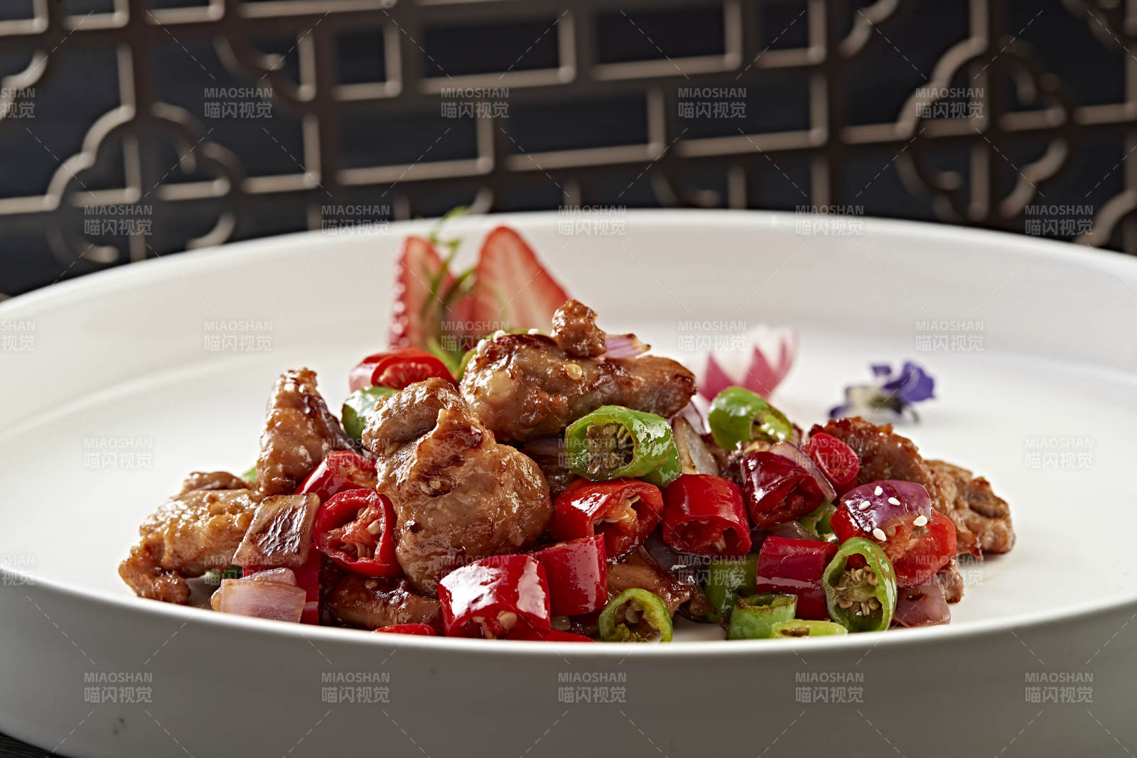 川味香辣炝炒小猪排图片