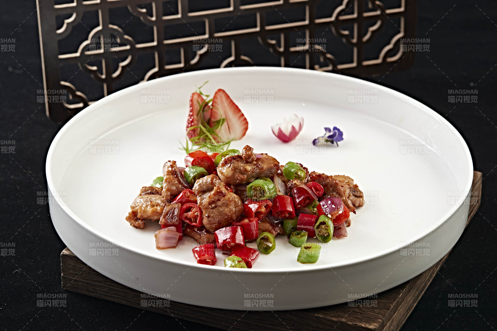 川味香辣炝炒小猪排图片