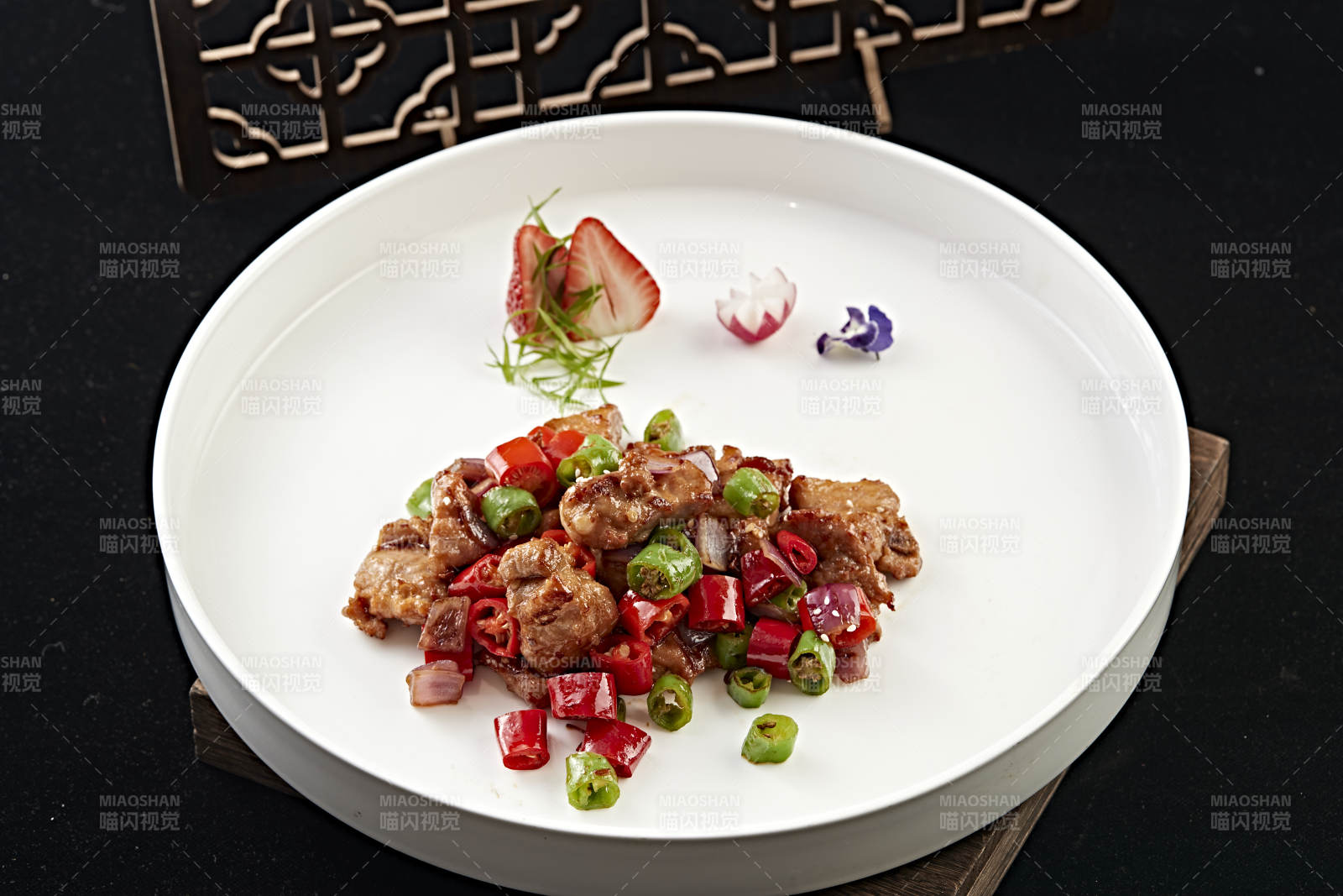 川味香辣炝炒小猪排图片