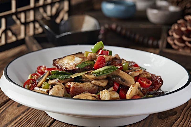 湘味米椒蒜香口蘑炒腊肉图片