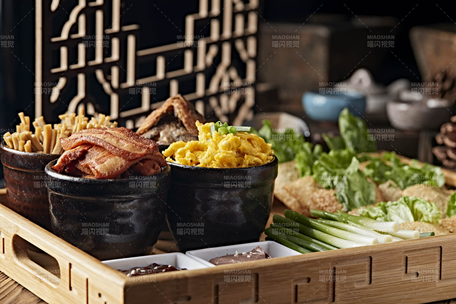 传统四大缸配配芝麻口袋饼蘸酱菜图片