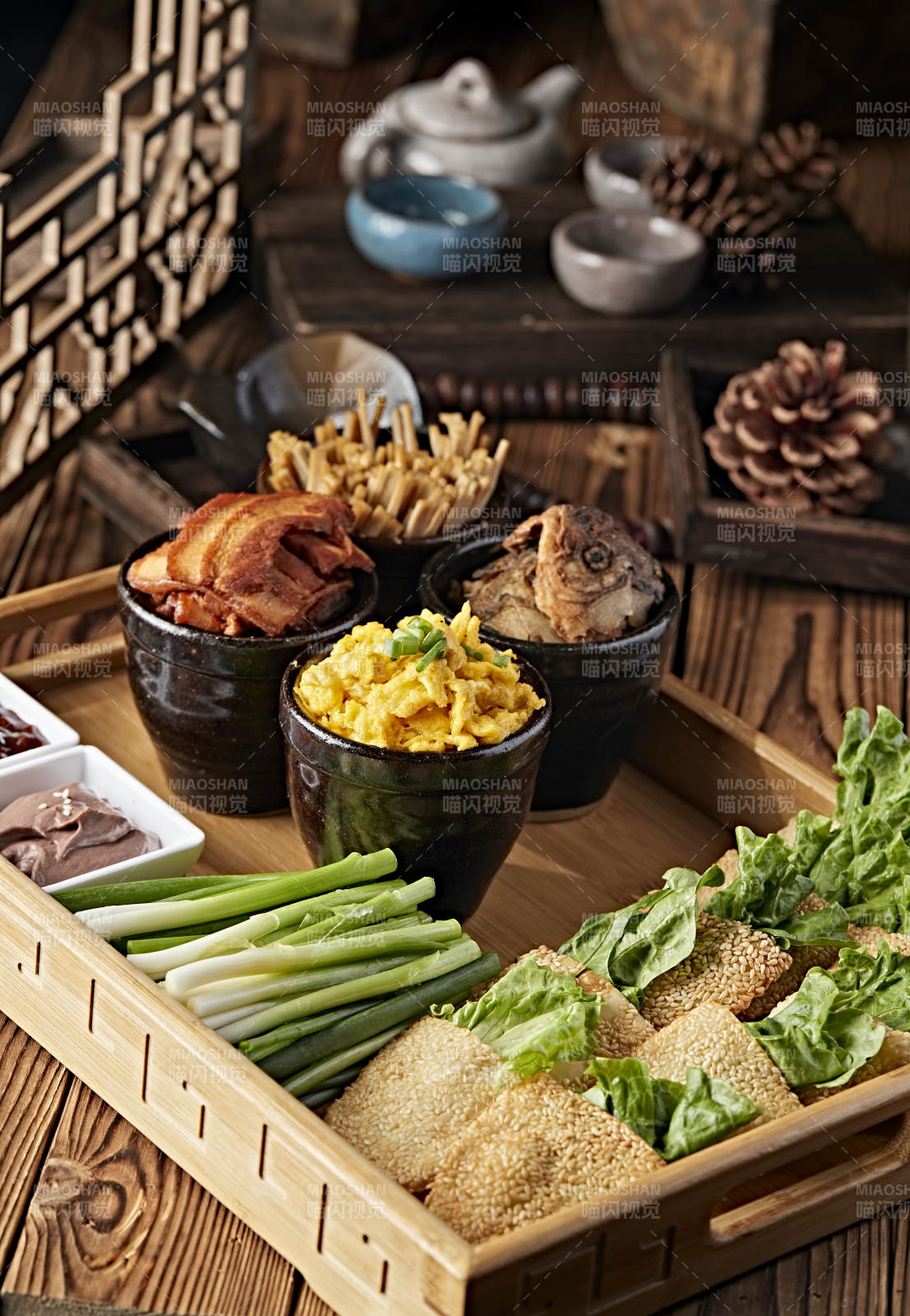 传统四大缸配配芝麻口袋饼蘸酱菜图片