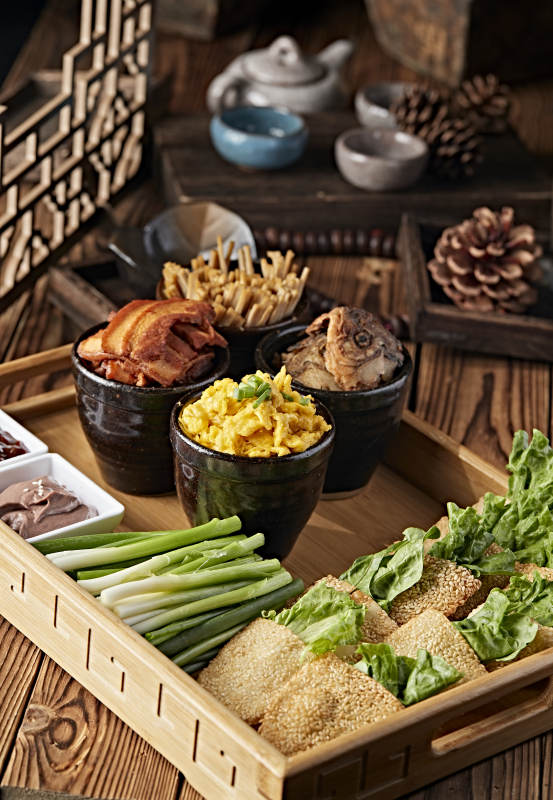 传统四大缸配配芝麻口袋饼蘸酱菜图片