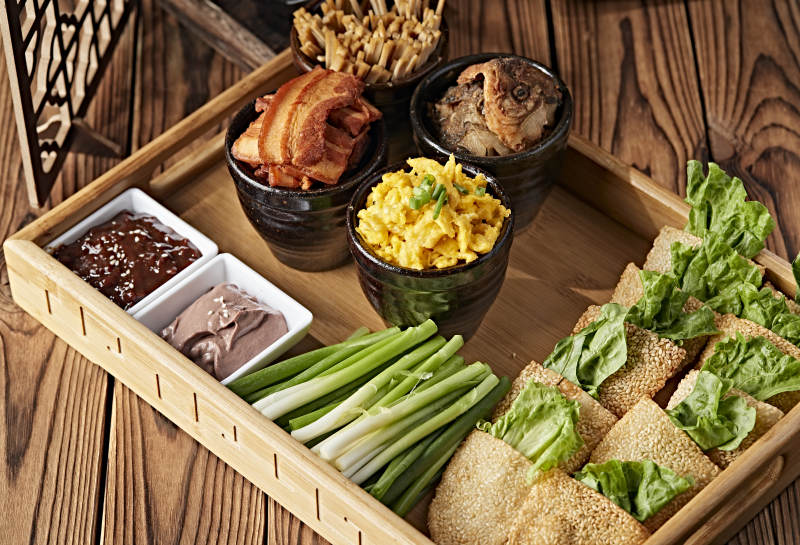 传统四大缸配配芝麻口袋饼蘸酱菜图片