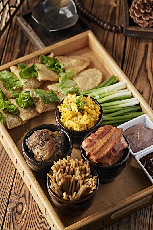 传统四大缸配配芝麻口袋饼蘸酱菜图片