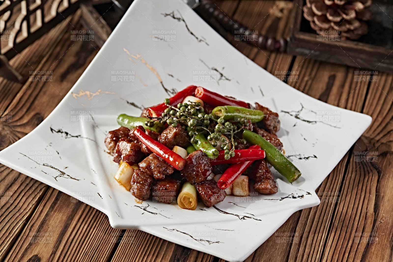 藤椒椒麻葱烧杭椒牛仔粒图片