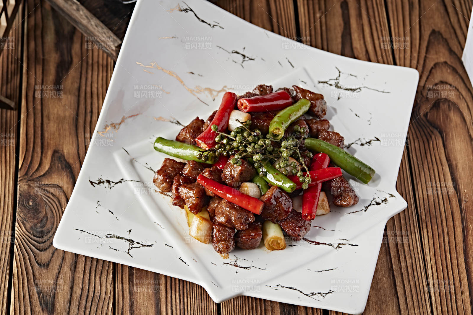 藤椒椒麻葱烧杭椒牛仔粒图片