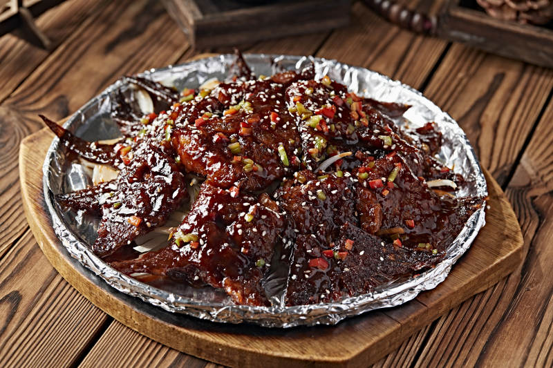 铁板锡纸红烧鲽鱼尾图片