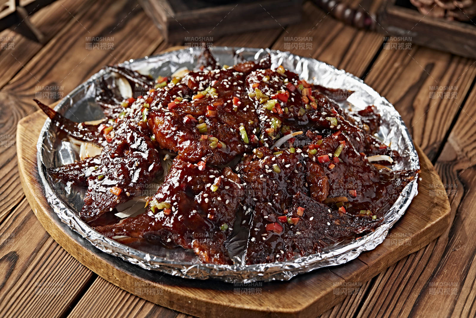 铁板锡纸红烧鲽鱼尾图片