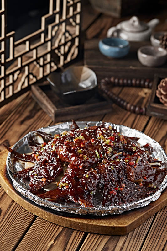 铁板锡纸红烧鲽鱼尾图片