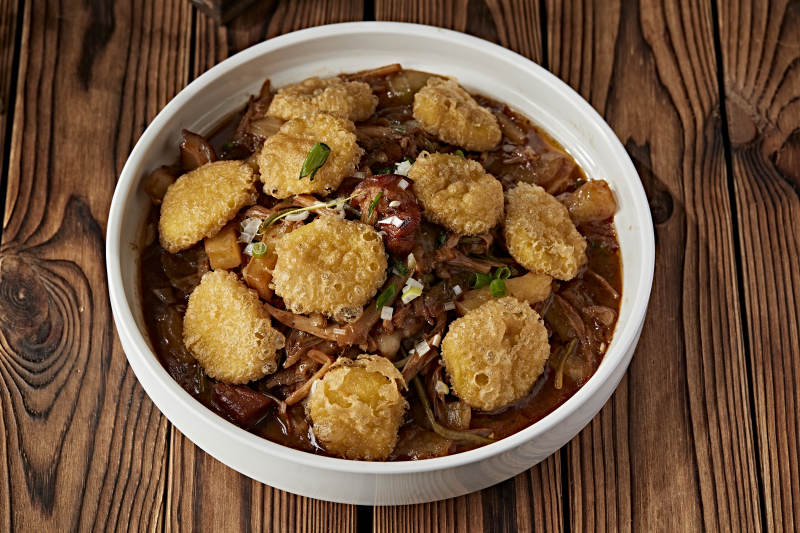 干白菜豆角丝黄花菜炖土豆五花肉配炸糕图片