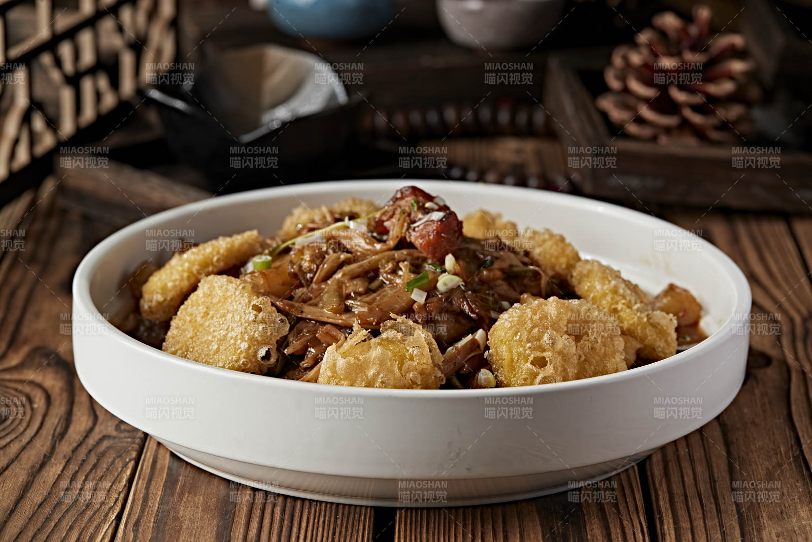 干白菜豆角丝黄花菜炖土豆五花肉配炸糕图片