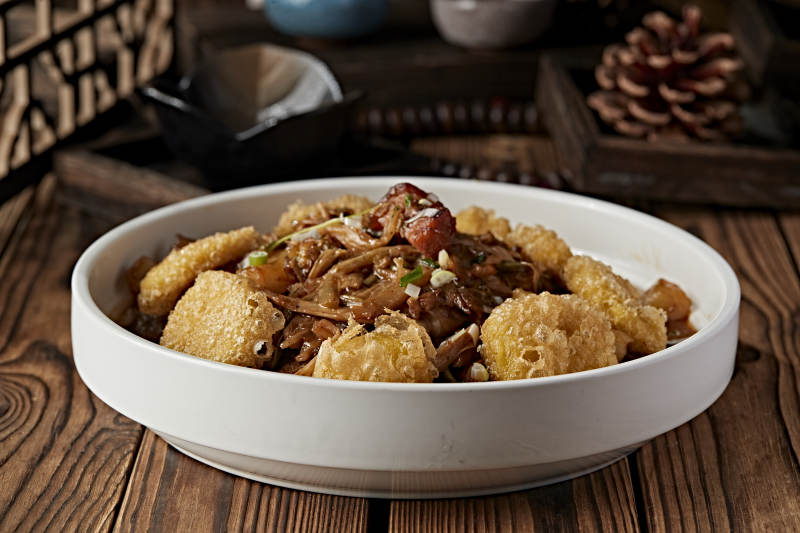 干白菜豆角丝黄花菜炖土豆五花肉配炸糕图片