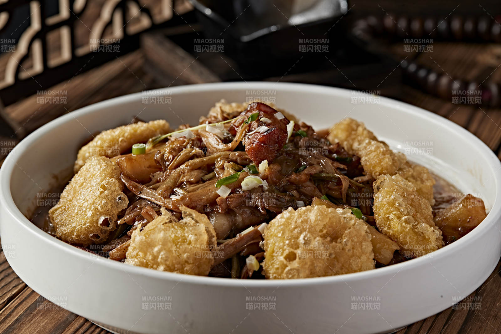 干白菜豆角丝黄花菜炖土豆五花肉配炸糕图片