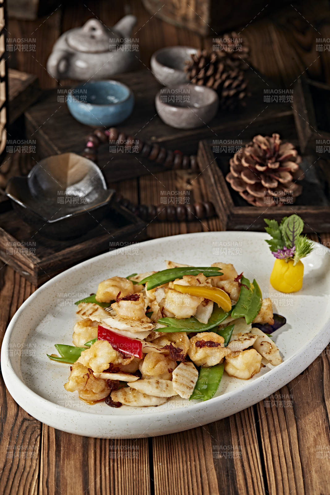 彩椒马牙山药荷兰豆小炒大虾球图片