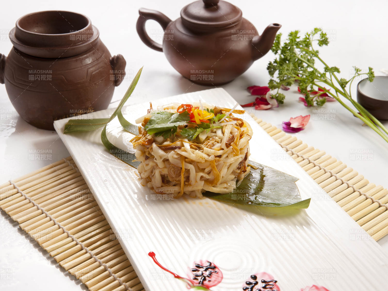 碗扣黄花菜拌白玉菇图片