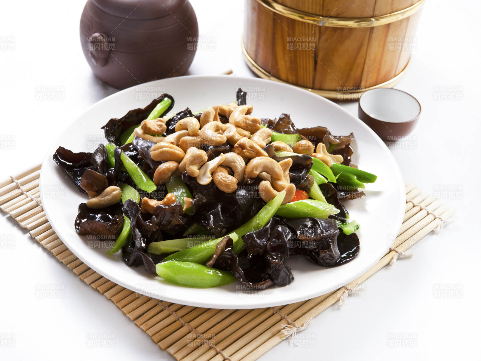 菜心炝炒木耳配腰果图片