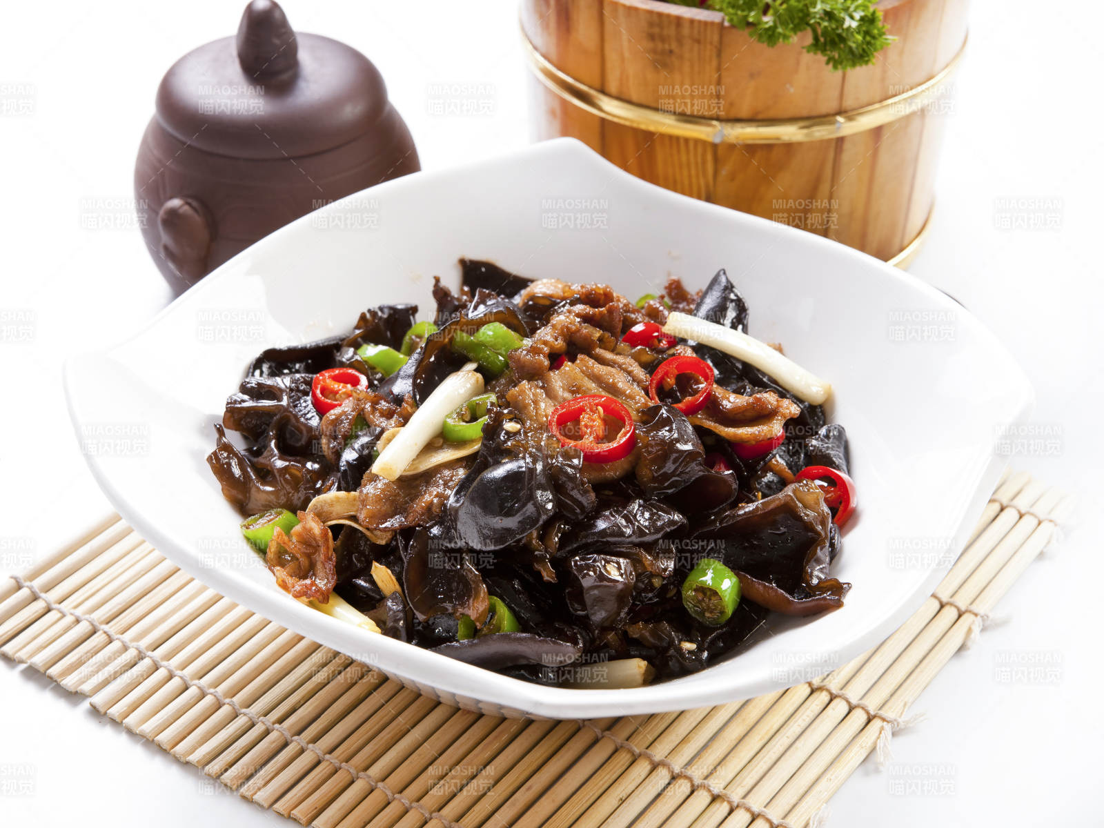 泰椒葱烧木耳过油肉图片