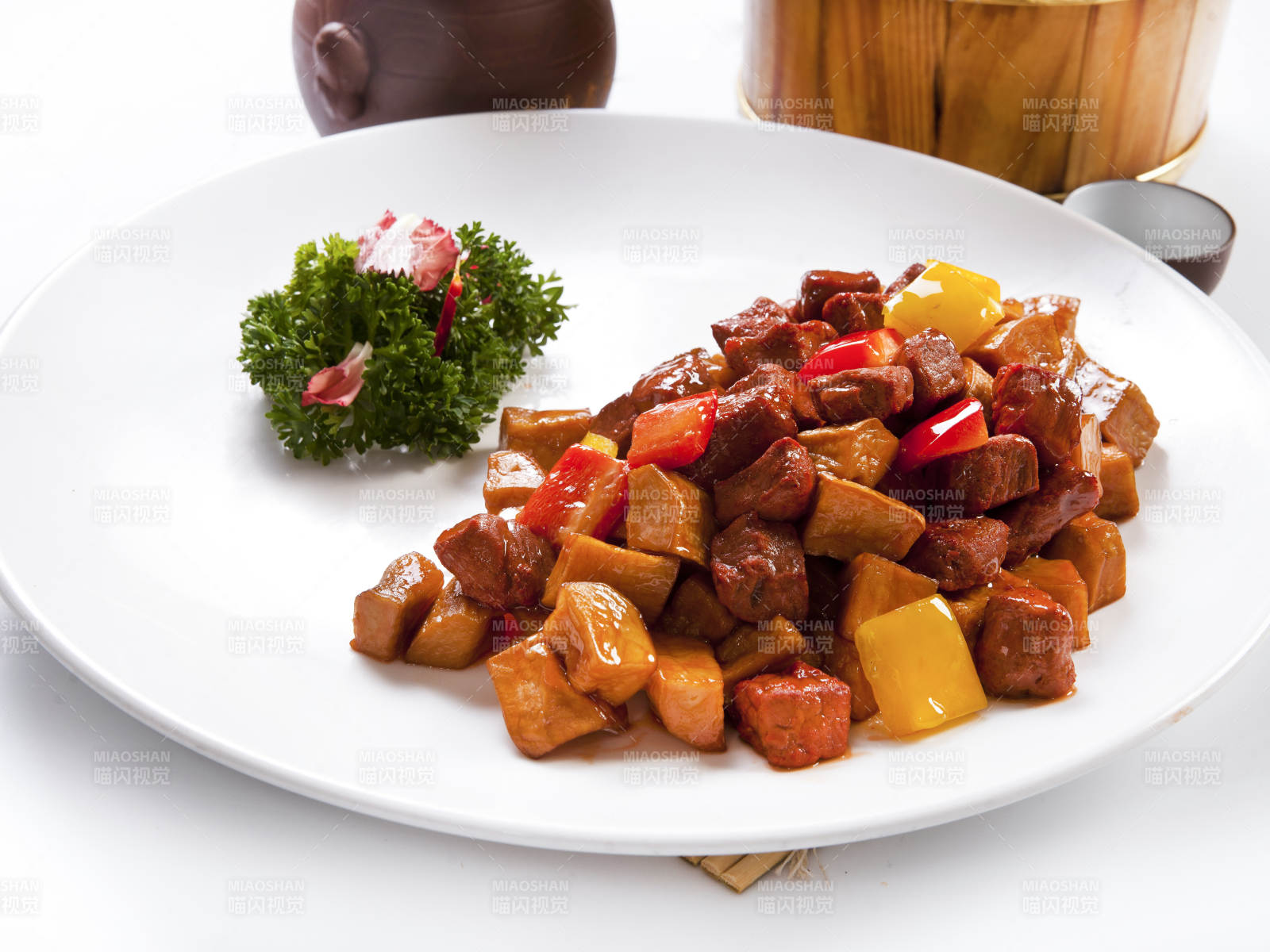 黑胡椒杏鲍菇牛仔粒图片