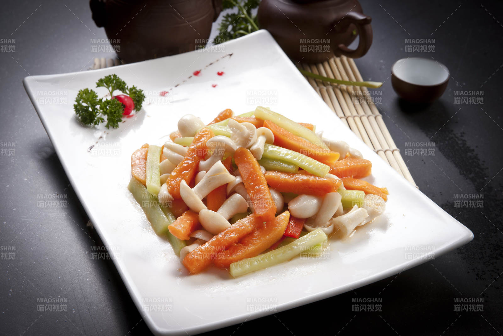 南瓜乳瓜素炒白玉菇图片