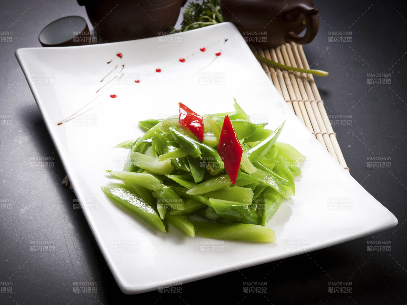 清炒鲜芦笋图片