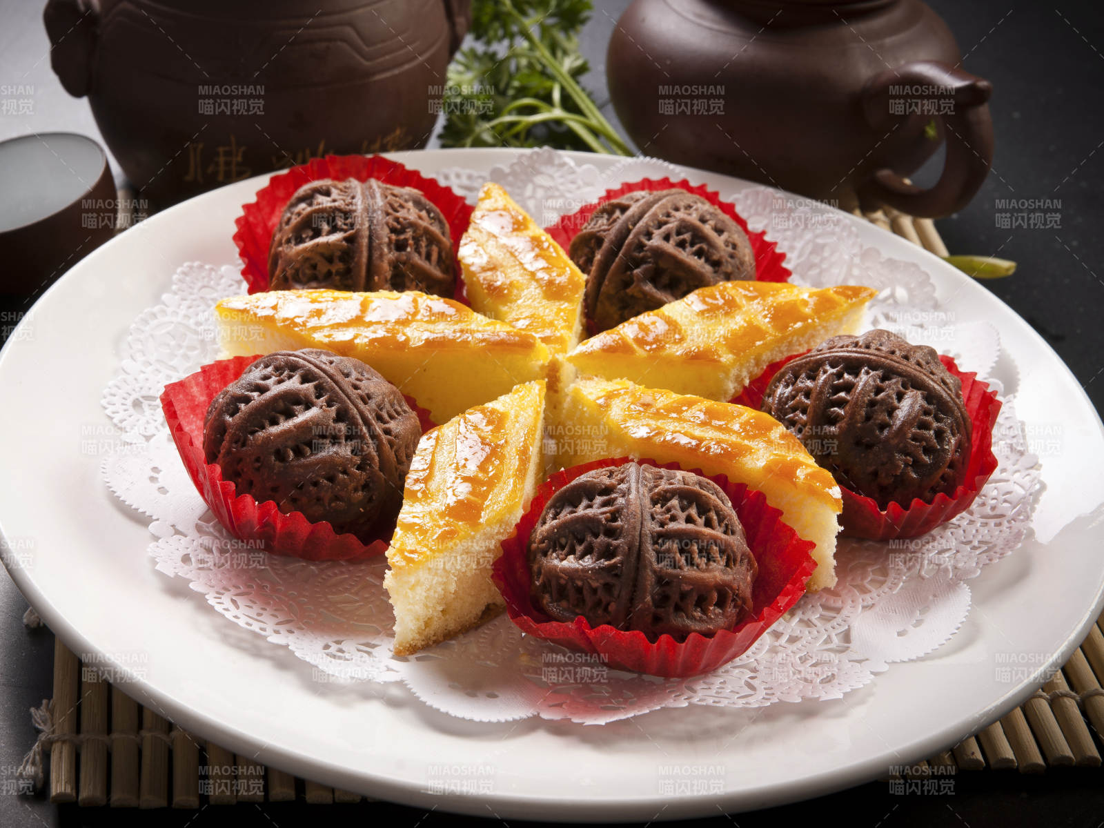 芝麻馅核桃包配松糕图片