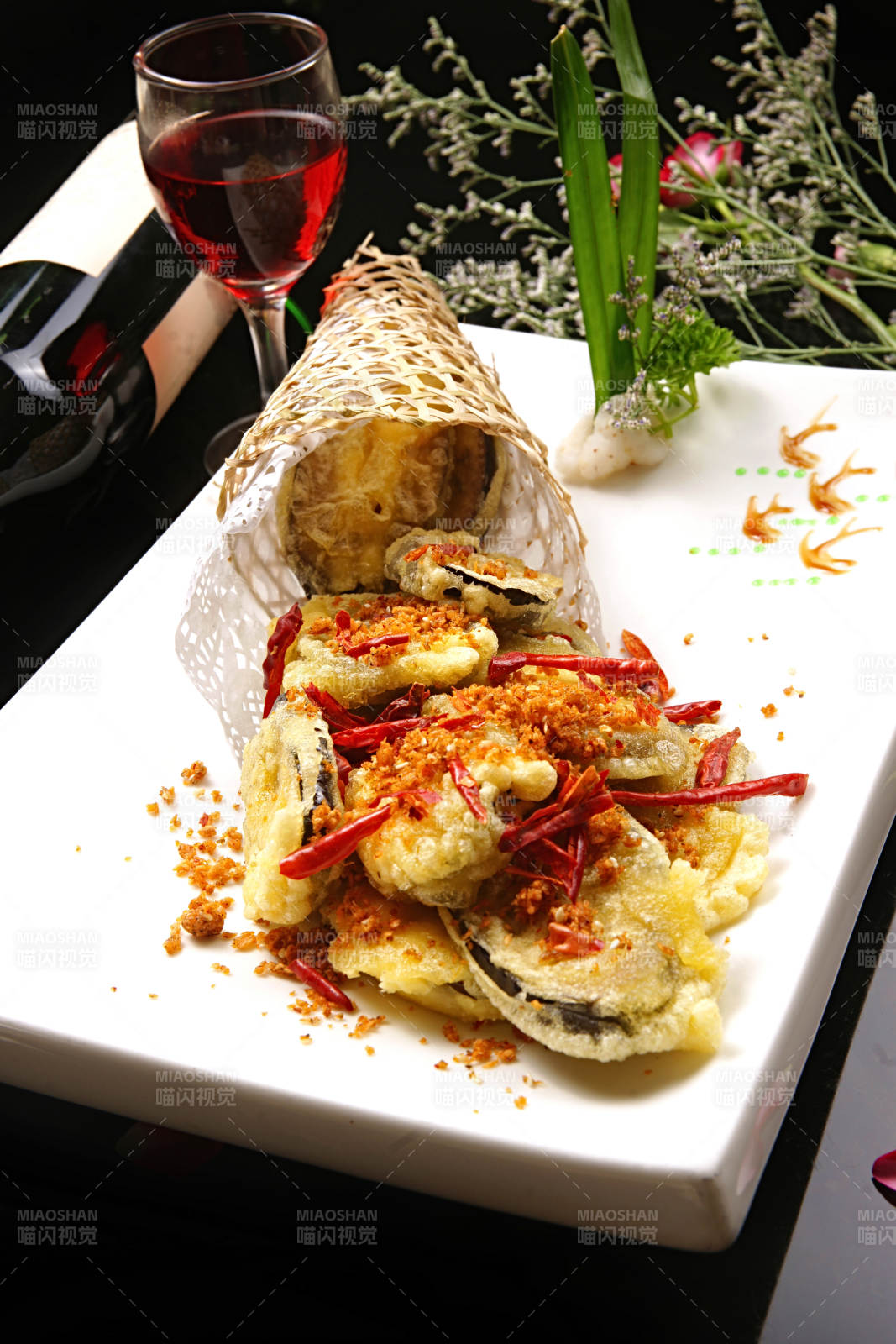 竹篓香辣炸茄盒图片