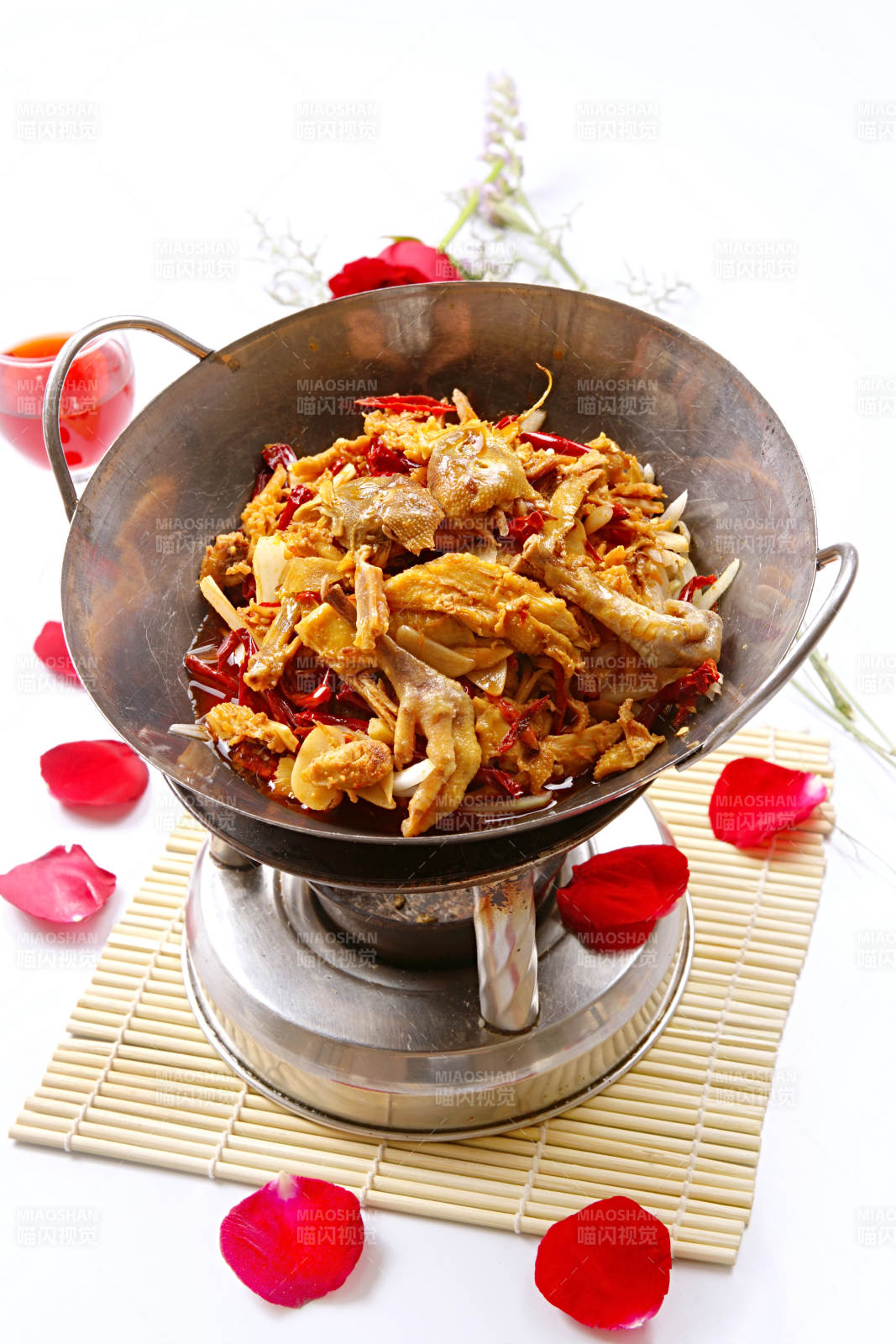 香辣锅仔腐竹爆凤爪图片