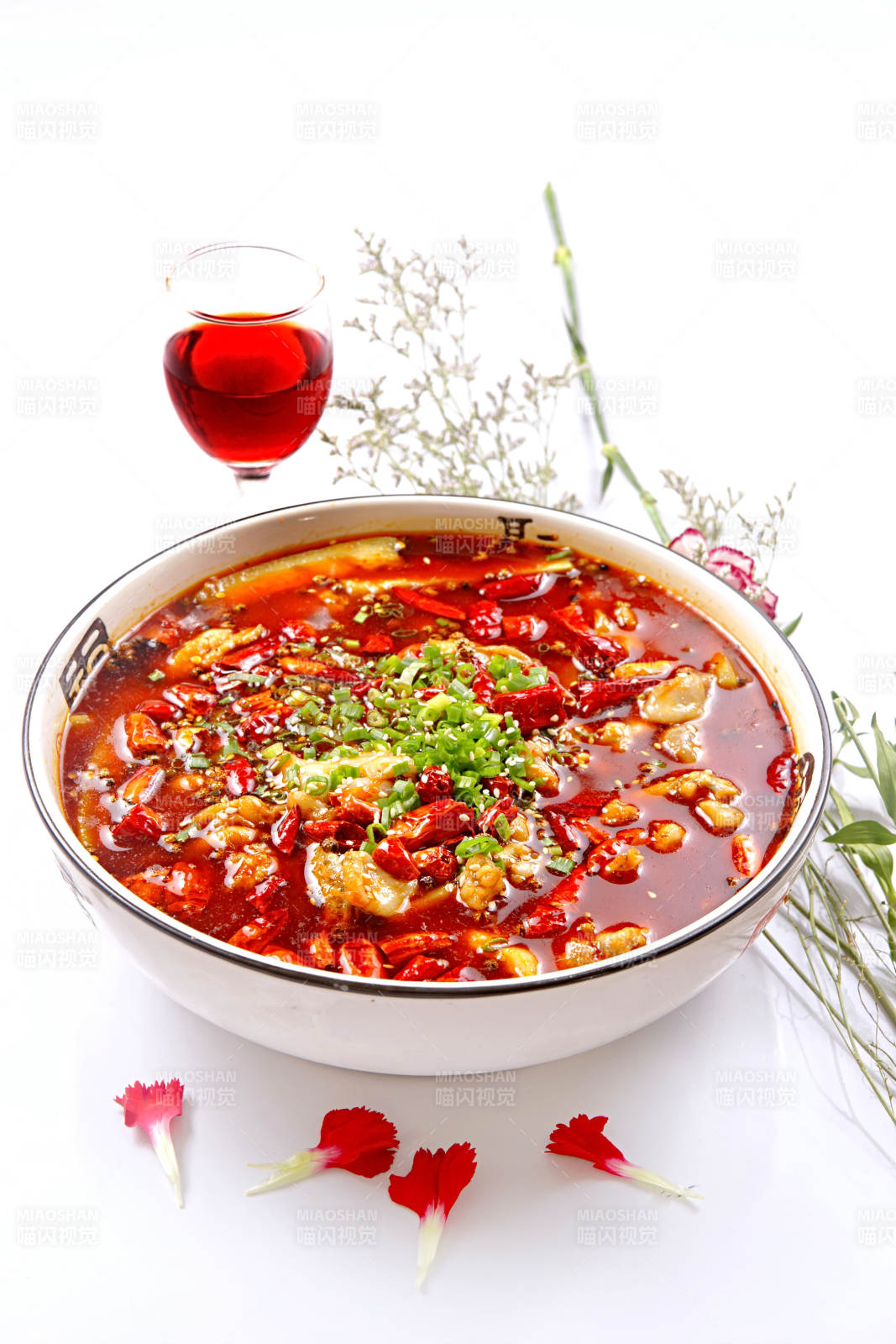 红油香辣馋嘴蛙图片